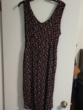 Chris & Carol Black Floral V-Neck Sleeveless Midi Dress